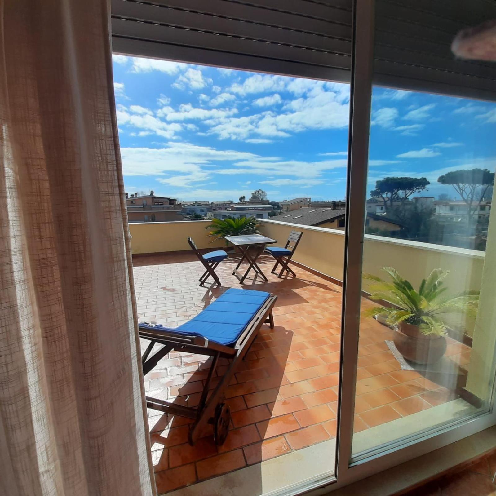 Апартаменты La Terrazza Sul Faro Фьюмичино Экстерьер фото